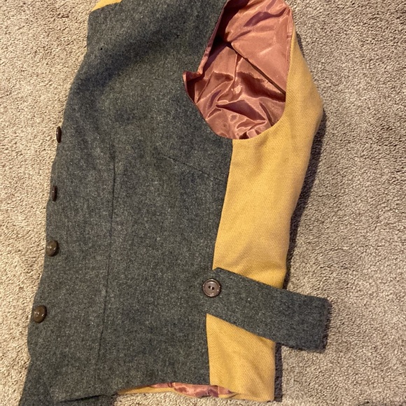 Vera Wang Sleeveless Vest - Picture 6 of 10